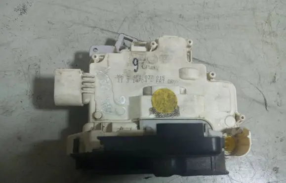 Audi A6 S6 C6 4F Front door lock 4F1837015