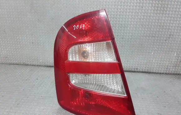 Skoda Fabia Mk1 (6Y) Rear/tail lights 6Y6945095B