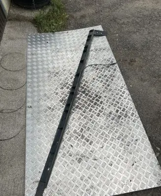 Sill/side skirt trim