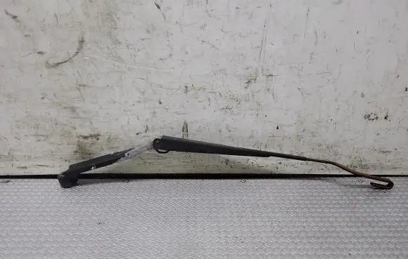 Mitsubishi Grandis Front wiper blade arm