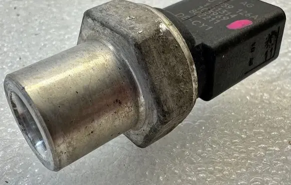 Audi A6 Allroad C7 Air conditioning (A/C) pressure sensor 4H0959126A