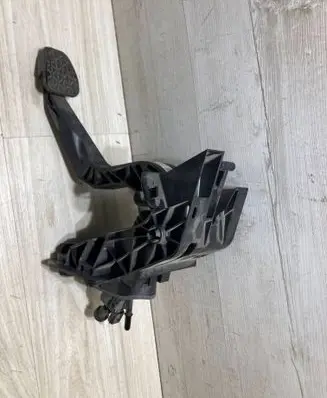 Ford Fiesta Clutch pedal H1BC7B633C1F