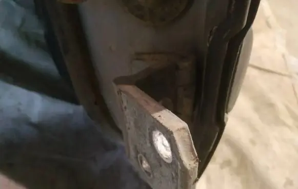 Peugeot 607 Rear door lower hinge