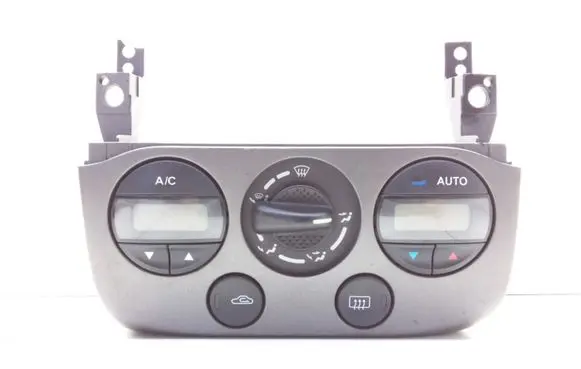 Nissan Primera Climate control unit 275109F600