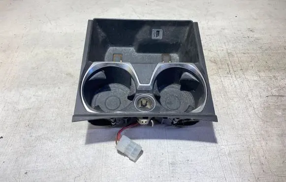 Cup holder front