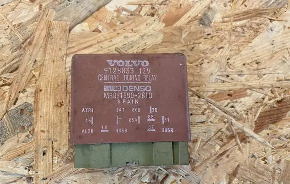 Volvo 850 Central locking relay 9128833 MB0515002810