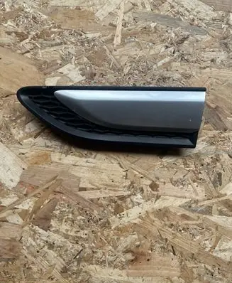 Land Rover Discovery Sport Fender grill FK72280B16