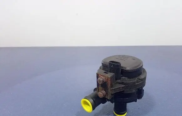Volkswagen Passat Alltrack Water pump 2Q0965567A