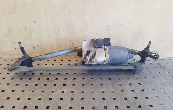 Audi A5 8T 8F Front wiper linkage and motor 8T2955119B 8T2955023C 8J2955119