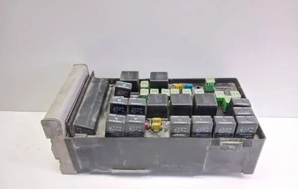Chrysler Grand Voyager IV Fuse module 04869001AJA 64469H B0700A4E