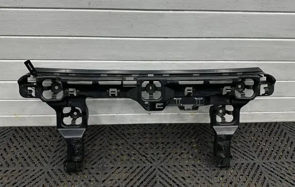 BMW 1 F40 Rear bumper mounting bracket 8496655