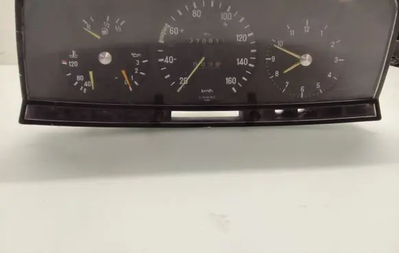 Mercedes-Benz W123 Speedometer (instrument cluster)