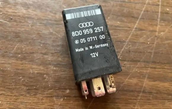 Audi A4 S4 B5 8D Other relay 8D0959257