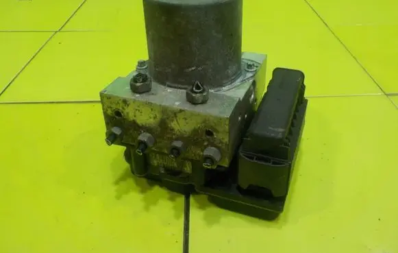 BMW X3 E83 ABS Pump 0265950318 13AB73 3414791
