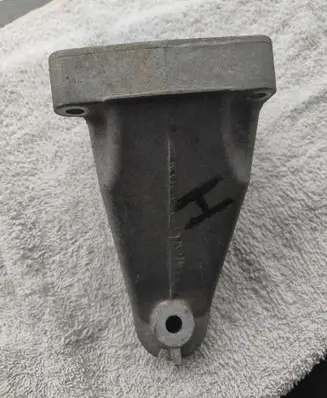 Mercedes-Benz E W211 Engine mounting bracket A2712230804