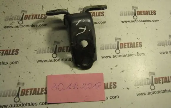 Honda CR-V Front door upper hinge
