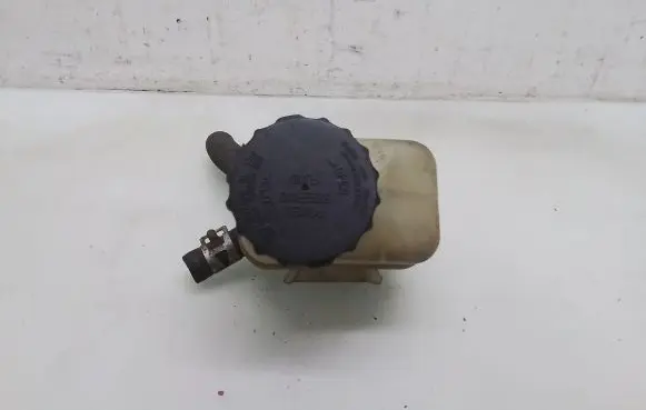 Toyota Avensis T250 Power steering fluid tank/reservoir