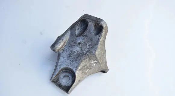 Audi A8 S8 D3 4E Engine mounting bracket 4F0399113AJ