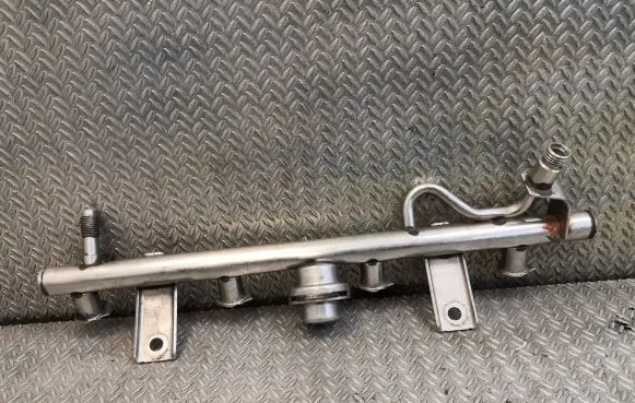 Mercedes-Benz C W203 Fuel main line pipe 1110780292