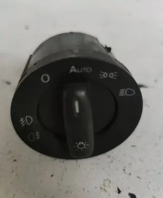 Volkswagen Touran I Light switch AU10E002