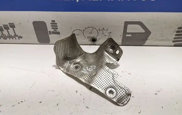Volvo V60 Heat shield in engine bay 31293347