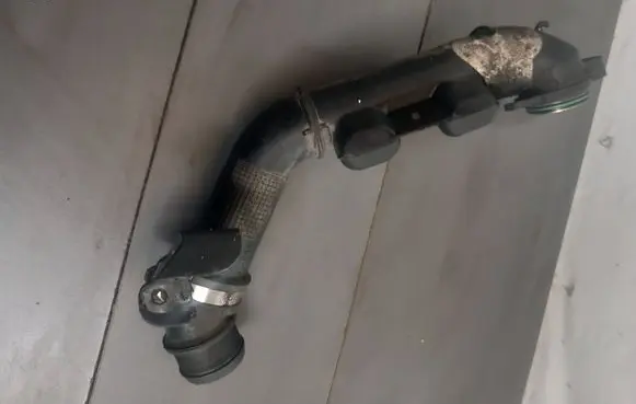 Peugeot 308 Turbo air intake inlet pipe/hose 96537784 003586