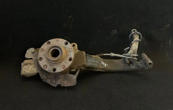 Volkswagen PASSAT B5 Front wheel hub spindle knuckle 3d0407258