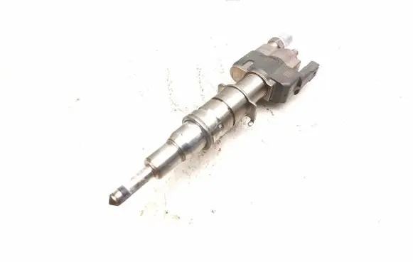 BMW 1 E82 E88 Fuel injector 7589048 758904809