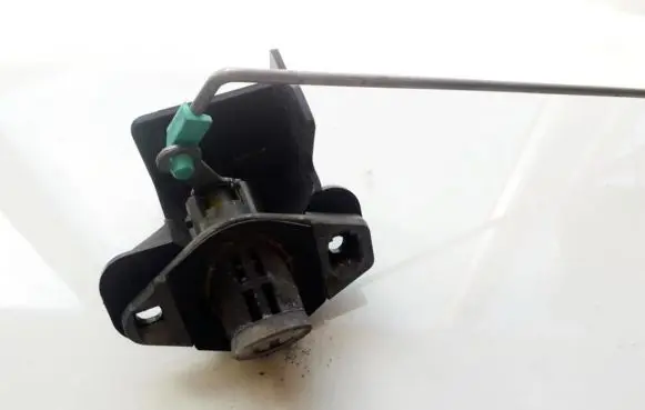 Mazda 6 Tailgate exterior lock 