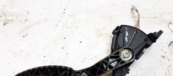 Renault Megane I Accelerator throttle pedal 8200003392 6PV00811901