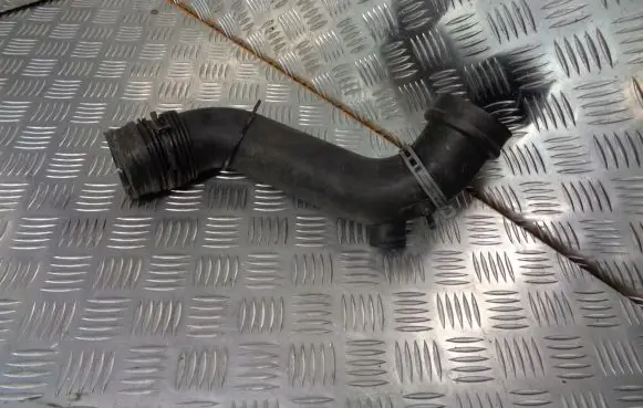 Audi A2 Air intake hose/pipe 8Z0129658E