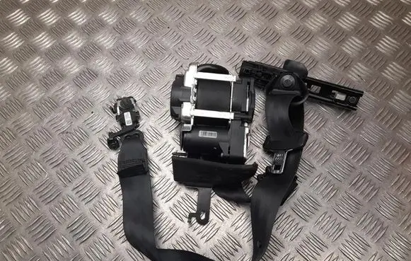 Volvo XC90 Front seatbelt 31675232