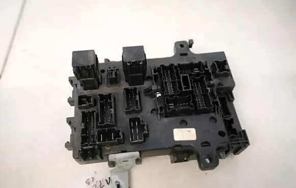 Nissan Primera Fuse box set 285519f914 5wk48542