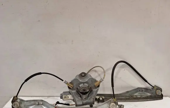 Renault Clio III Front door electric window regulator 8200291147J