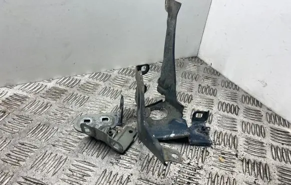 BMW 6 F12 F13 Fender mounting bracket