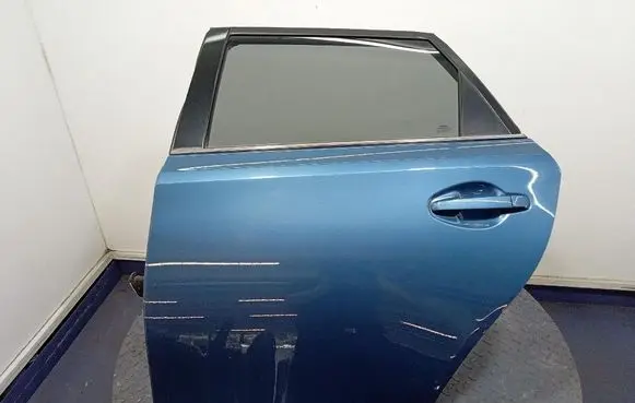 Toyota Auris E180 Rear door