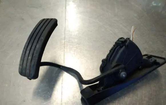 Renault Espace - Grand espace IV Accelerator pedal position sensor 6PV00811922 8200007512