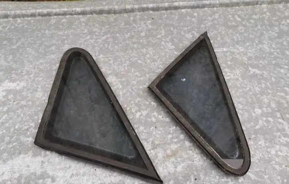 Volkswagen Sharan Front triangle window/glass 