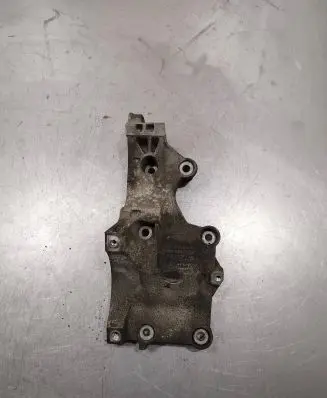 Volkswagen Touran I Engine mounting bracket 0389031T3