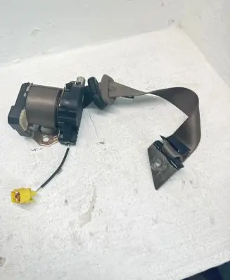 Jaguar S-Type Front seatbelt 33014051