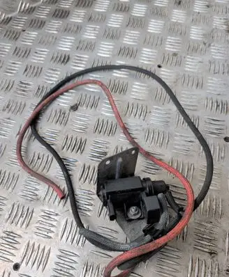 BMW 1 E82 E88 Turbo solenoid valve 70206301 70231800 7805391