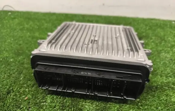 BMW 5 F10 F11 Engine control unit/module 858653601