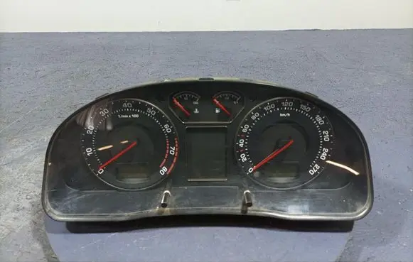 Skoda Superb B5 (3U) Speedometer (instrument cluster) 3U0920810C