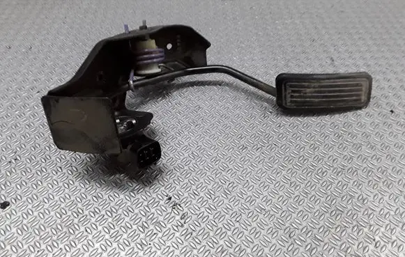 Toyota Avensis T250 Accelerator throttle pedal