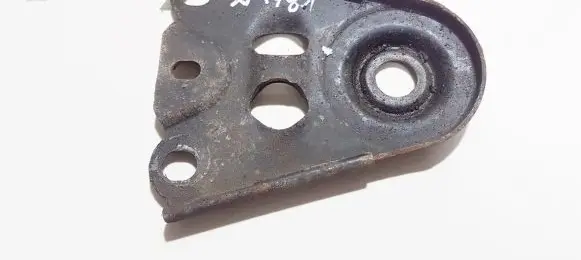 Volvo XC90 Engine mounting bracket