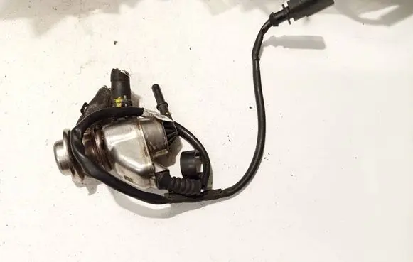 Volkswagen Touareg II Fuel injector 0444025051 7p6131113d