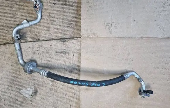 Ford Focus Air conditioning (A/C) pipe/hose 