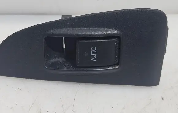 Toyota Avensis T250 Electric window control switch 8657