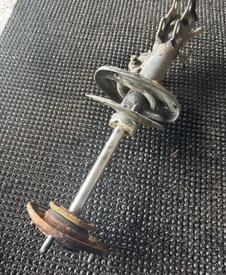 Toyota Auris E180 Front shock absorber/damper