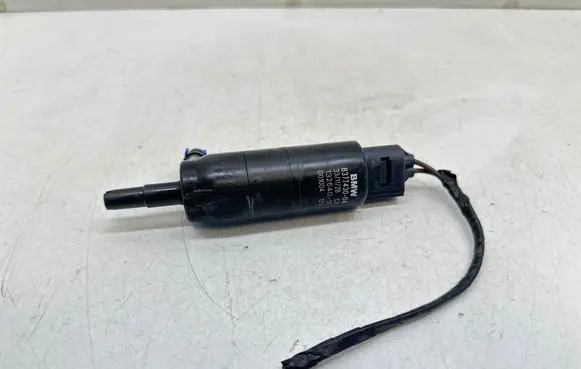 BMW 5 E60 E61 Headlight washer pump 8377430